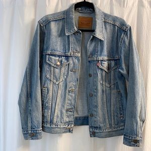 Levi Strauss Jean jacket size SMALL ✨✨